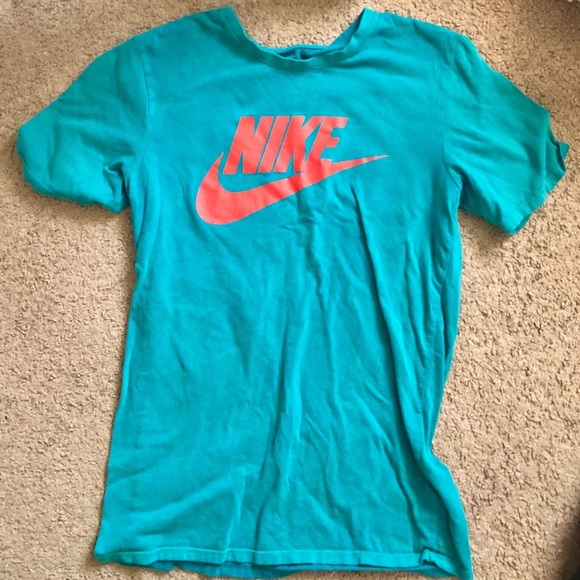 Nike Tops - Nike Tee